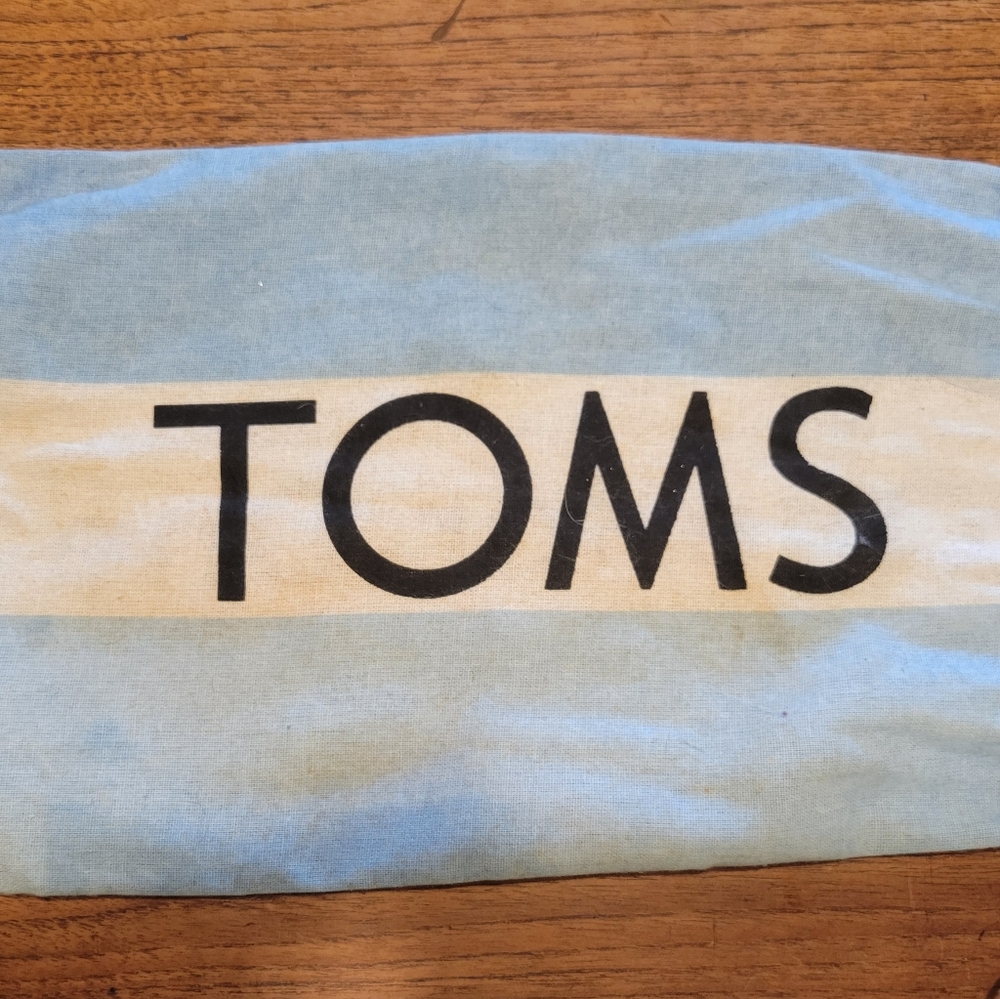 Women's Toms Brown Canvas Sneakers Classic Lace-Up Design - Picture 2 of 6